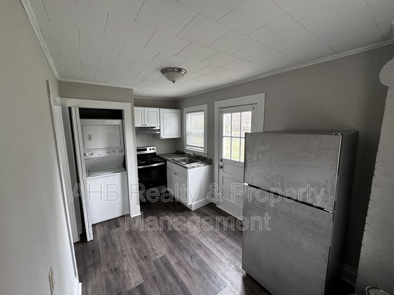 511 Cummings St Unit Apt B, Gibsonville, NC 27249 Condo for Rent in