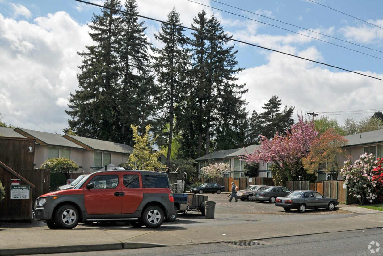 Primary Photo - Willow Apartments