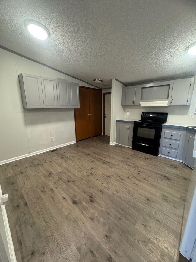 Foto del edificio - 204 Moss Creek Ln