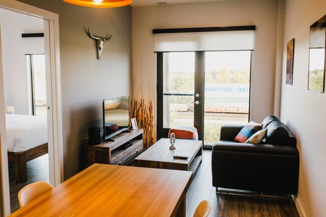 Photo du bâtiment - 835 Sterling Lyon Pkwy