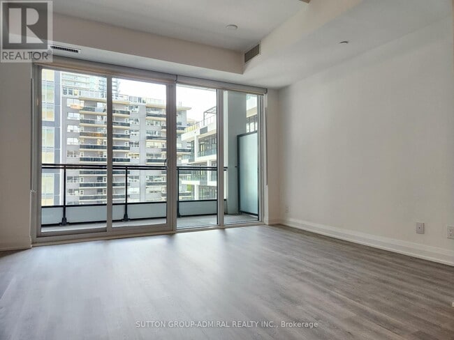 Photo du bâtiment - 65 Broadway Ave