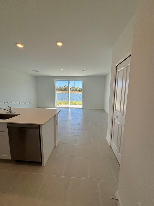 Foto del edificio - 17459 Monte Isola Wy