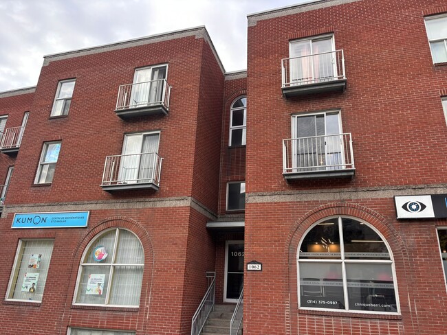Building Photo - 1062 Rue Berri