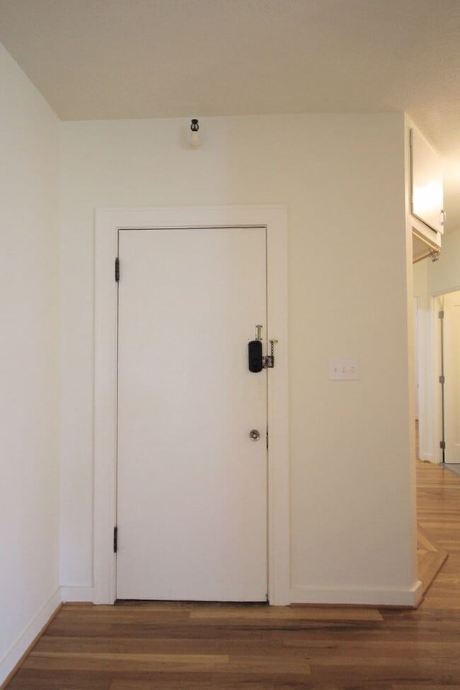 Foto del edificio - 1928 SW Laurel St