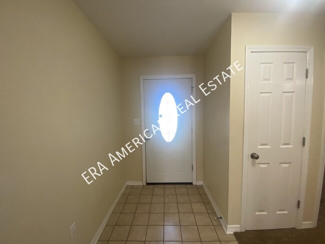 Foto del edificio - 1866 Whispering Oaks Ln