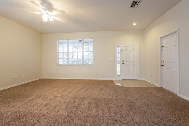 Foto del edificio - 6327 Bridgecrest Dr