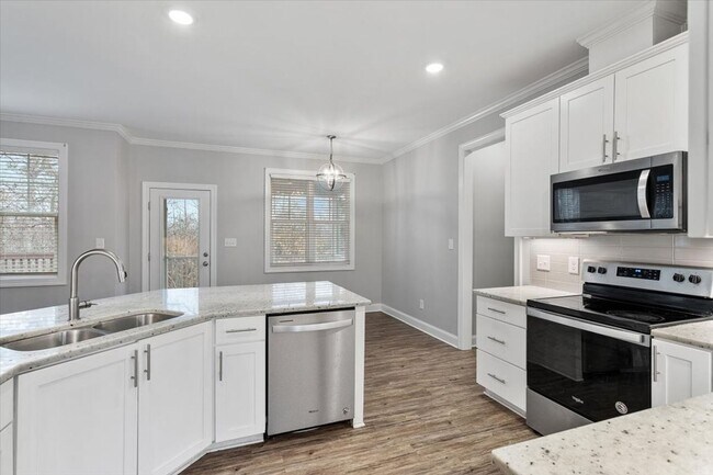 Foto del edificio - Charming 4 Bed, 3Bath in Clayton, NC
