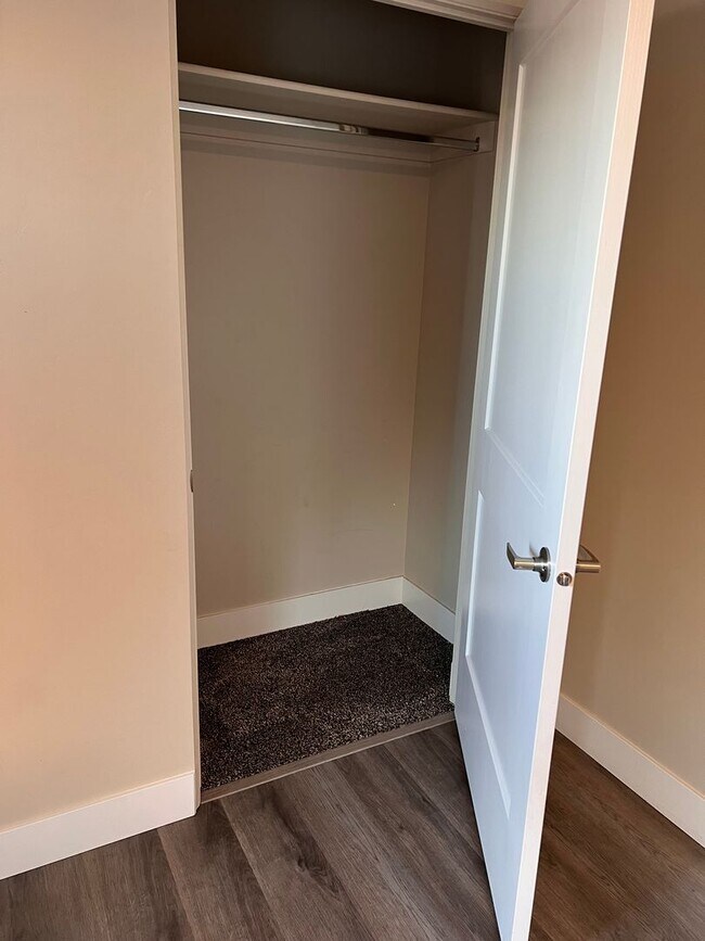 Foto del edificio - Clean & Modern 2 Bed, 1 Bath Apartment for Rent
