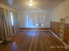 Building Photo - 1440 Hall Ave