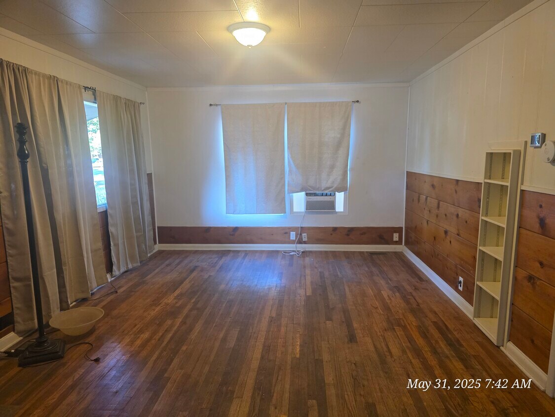 Foto principal - 1440 Hall Ave