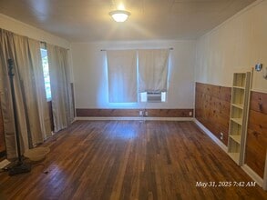 Building Photo - 1440 Hall Ave