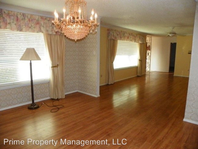 Building Photo - 3 br, 3 bath House - 1401 HILLCREST