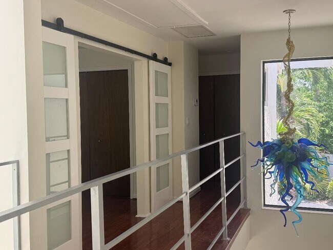 Foto del edificio - 1127 Boca Cove Ln