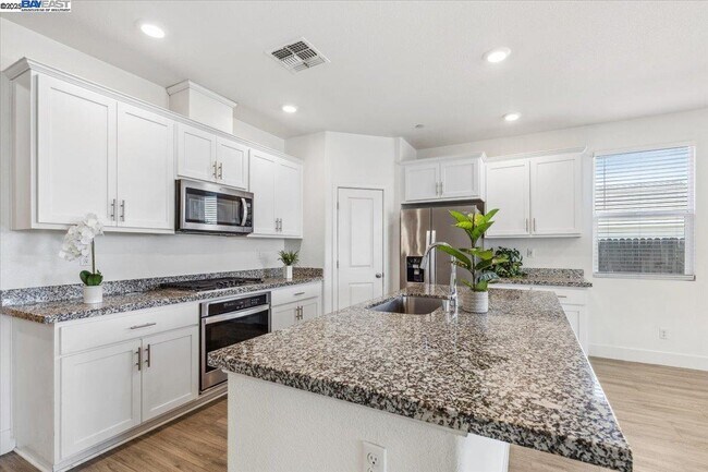 Building Photo - 946 Osprey Dr