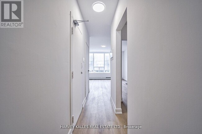 Photo du bâtiment - 1046 Bathurst St