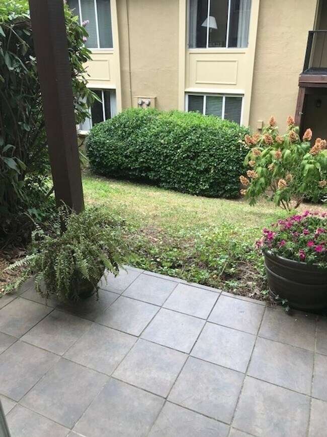 Building Photo - Charming Move-In Ready 1BR/1BA Condo in West Nashville – Lion’s Head Community