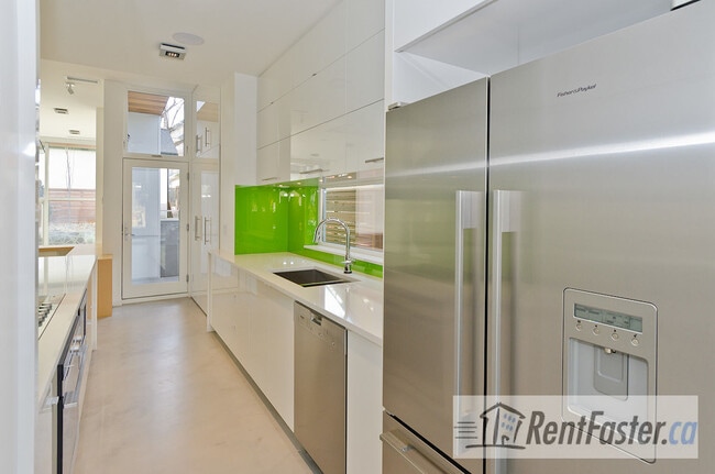 Building Photo - 2107-2127 27 Ave SW