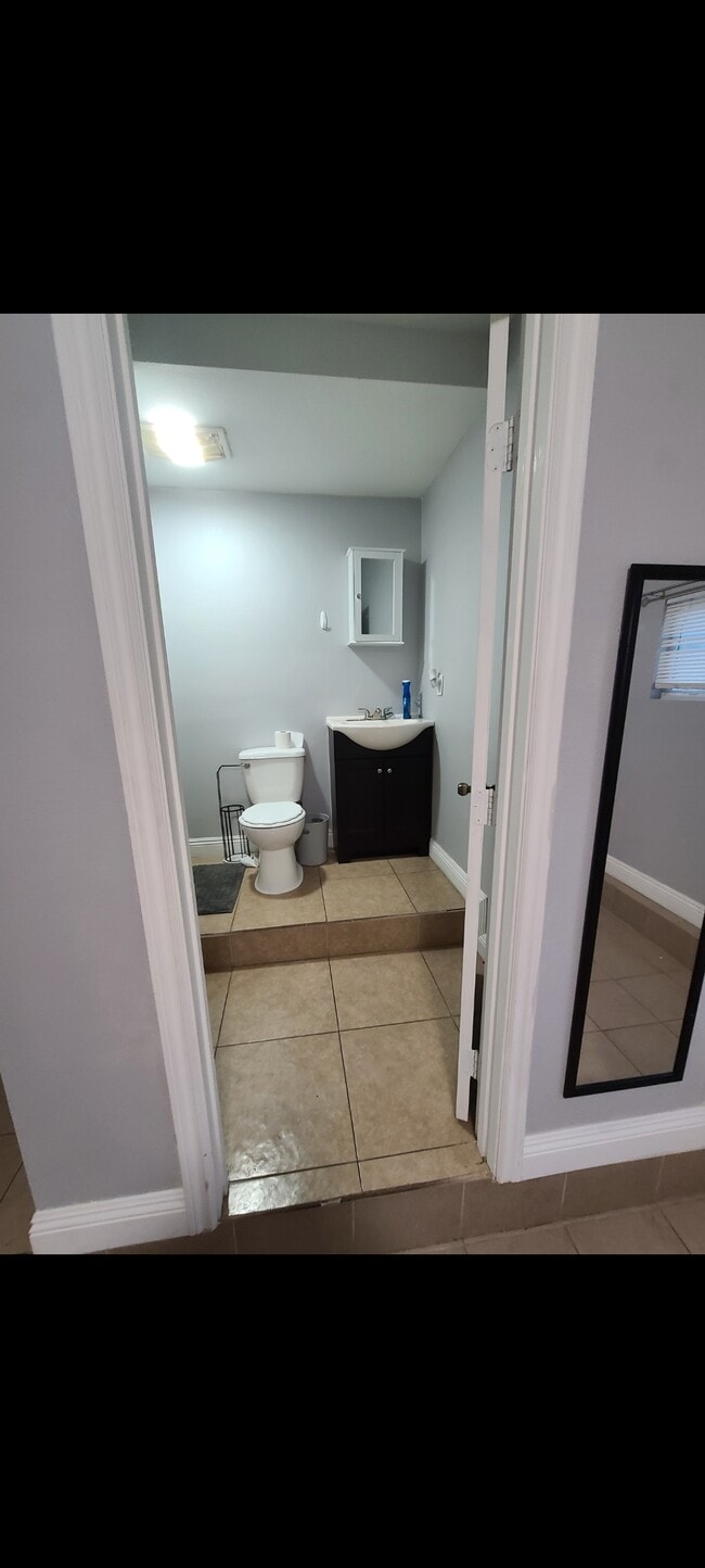 Building Photo - 6537 Elm Ct