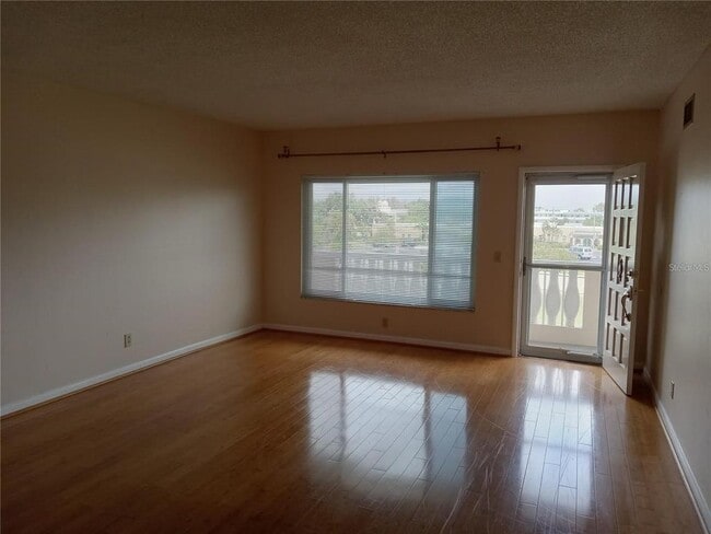 Building Photo - 2284 Philippine Dr