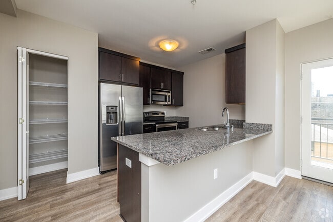 1BR, 1BA - 900SF - Kitchen - Flats 1809
