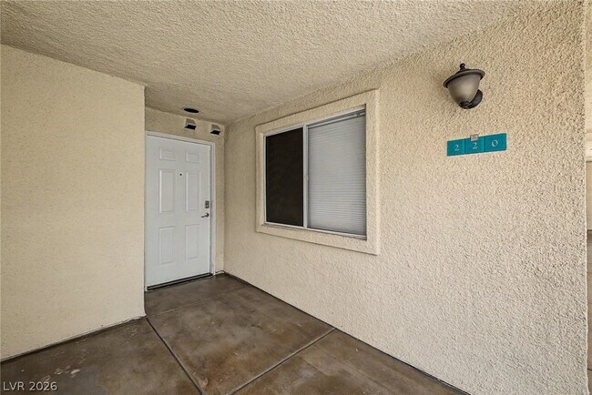 Building Photo - 260 E Flamingo Rd