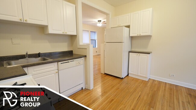 Foto del edificio - 3732 N Pine Grove Ave