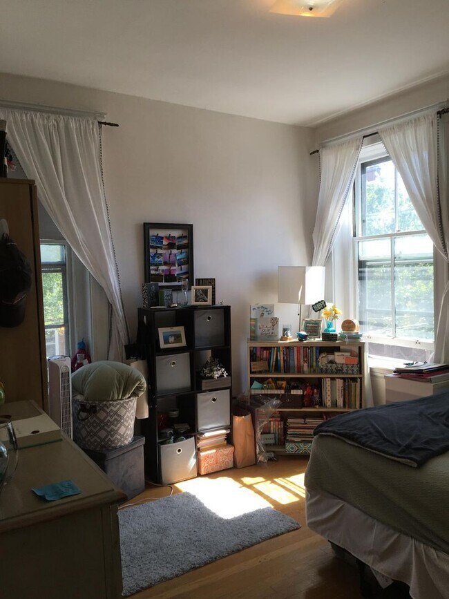 Foto del edificio - VERY convenient location