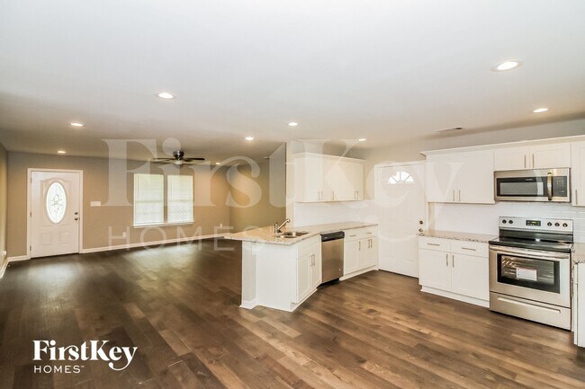 Foto del edificio - 6301 Green Grove Dr