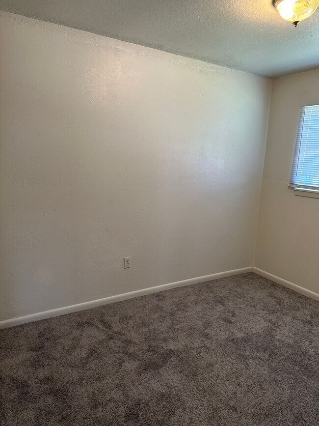 Foto del edificio - 1427 Cynthia Ln