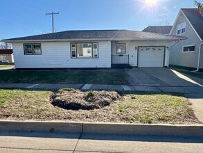 Building Photo - 910 4th Ave