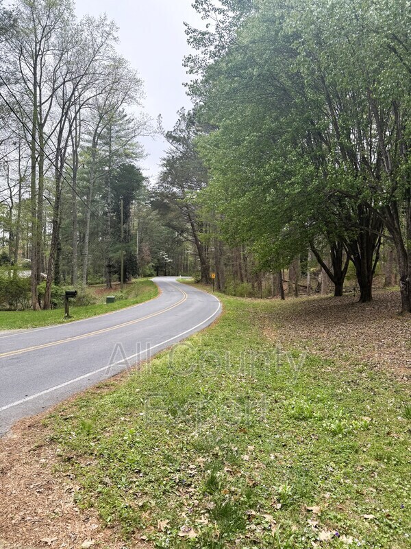 Foto del edificio - 261 Ridgewood Rd