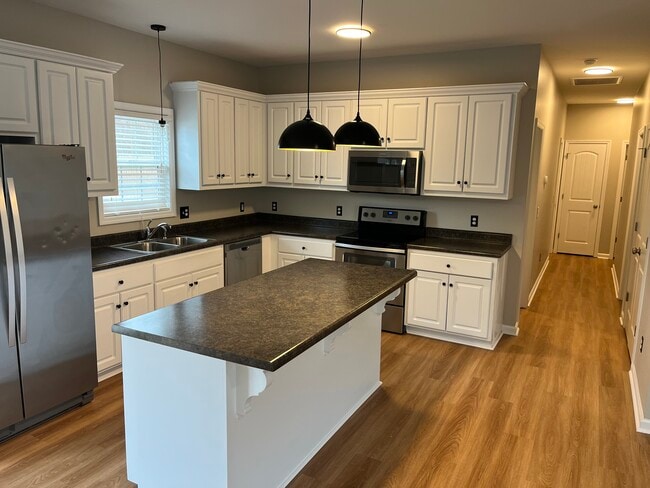 Building Photo - 104 Hooks Glenn Dr