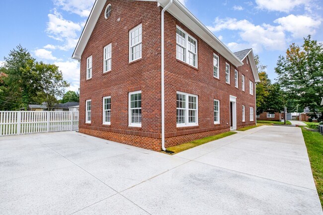 Foto del edificio - 816 Walnut Ave