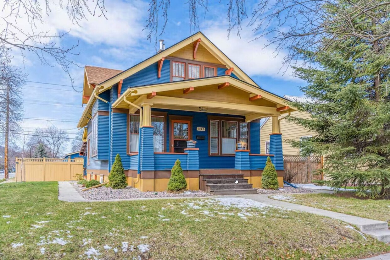 Primary Photo - Gorgeous 4bd Victorian Style Home in East ...