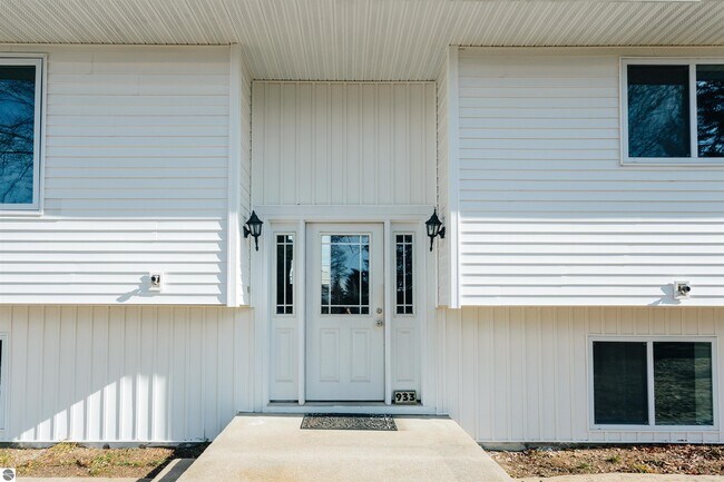 Building Photo - 933 Valley View Dr