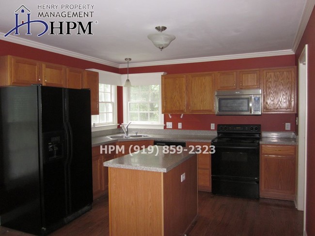 Building Photo - 102 Cary Pines Dr