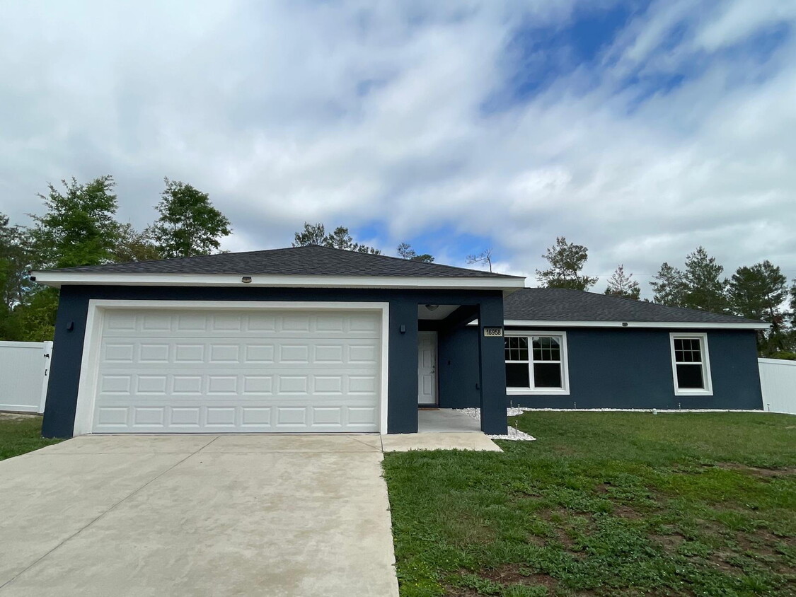 Primary Photo - Beautiful 3 Bd 2 Bath!! Available NOW!