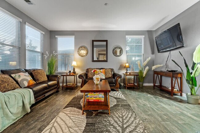 Foto del edificio - 1107 Shadowcrest Ln