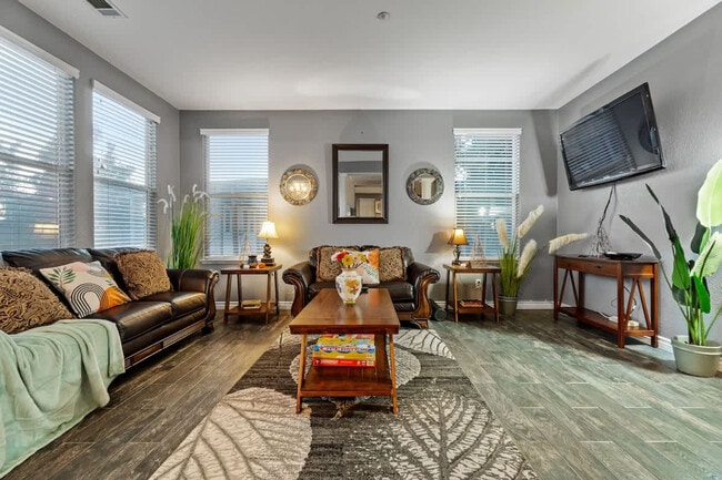 Foto del edificio - 1107 Shadowcrest Ln