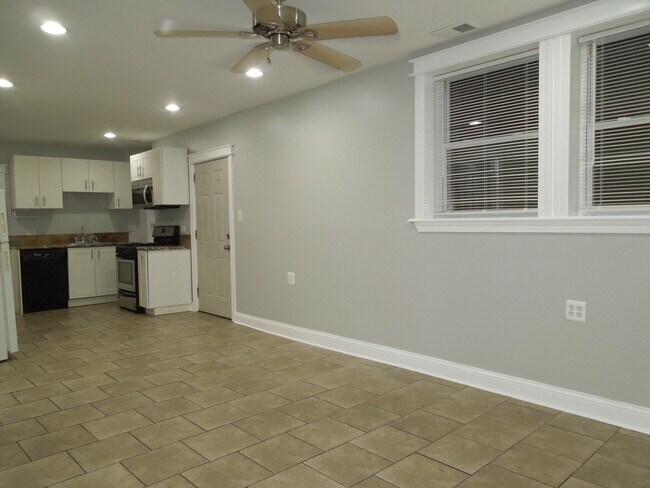Building Photo - 1507 S Homan Ave