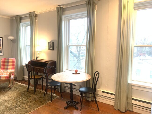 Dining area - 24 Lyon St