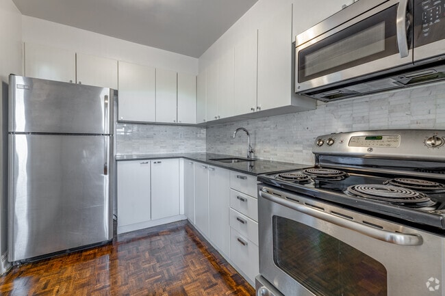 1BR, 1BA - 685SF - Kitchen - Ramsden Place
