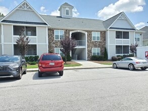 Building Photo - 330 Gallery Dr