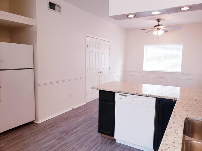 Building Photo - 4717 Virginia Ave