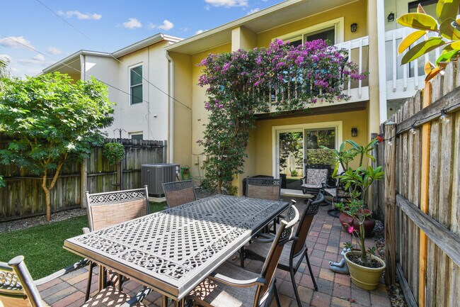 Foto del edificio - 97 Davis Blvd