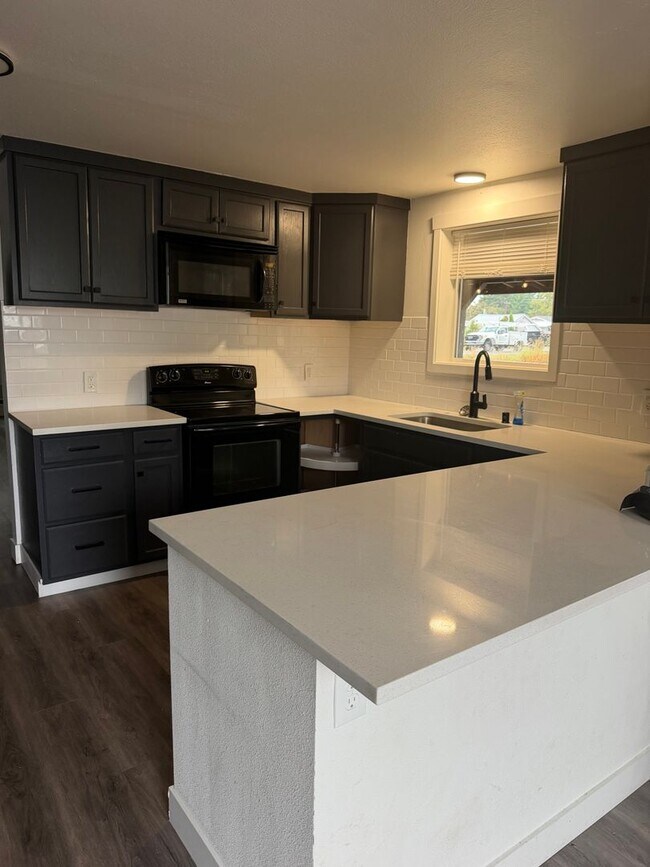 Foto del edificio - 1812 SW Eaton Blvd