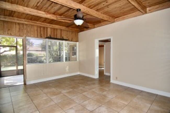 Building Photo - Beautiful Updated Home in Lake Access Community to the Chain of Lakes