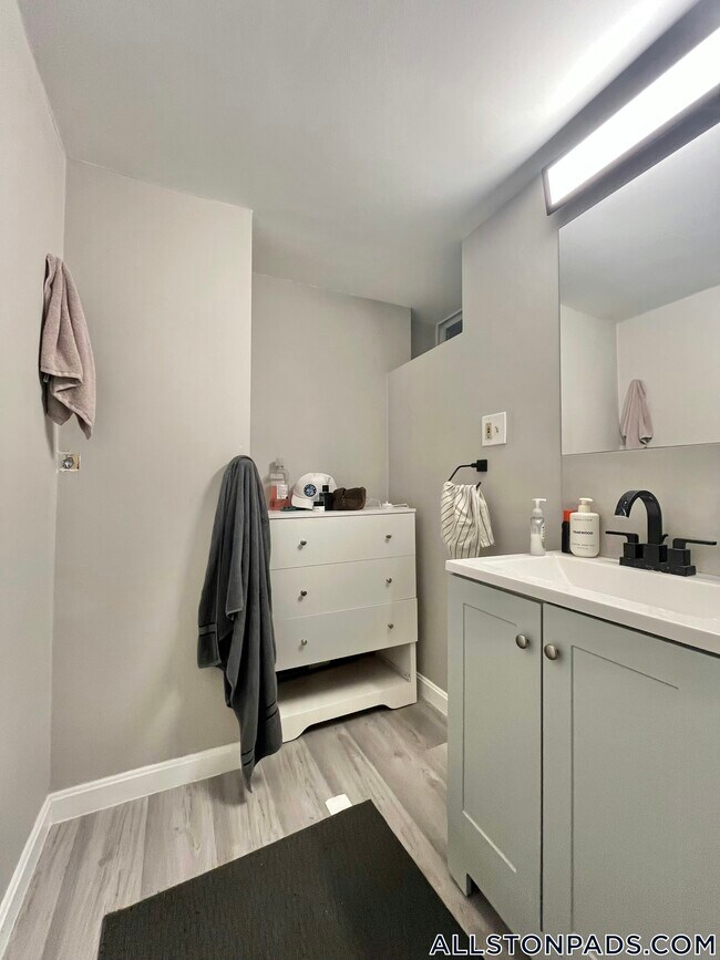 Building Photo - 66 Quint Ave