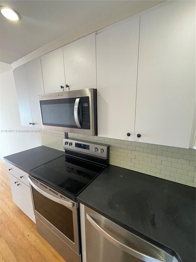Foto del edificio - 600 NE 25th St