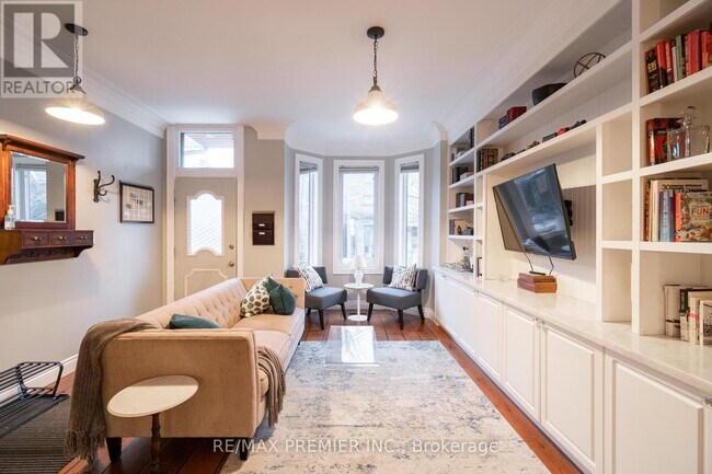 Building Photo - 13 Manning Ave